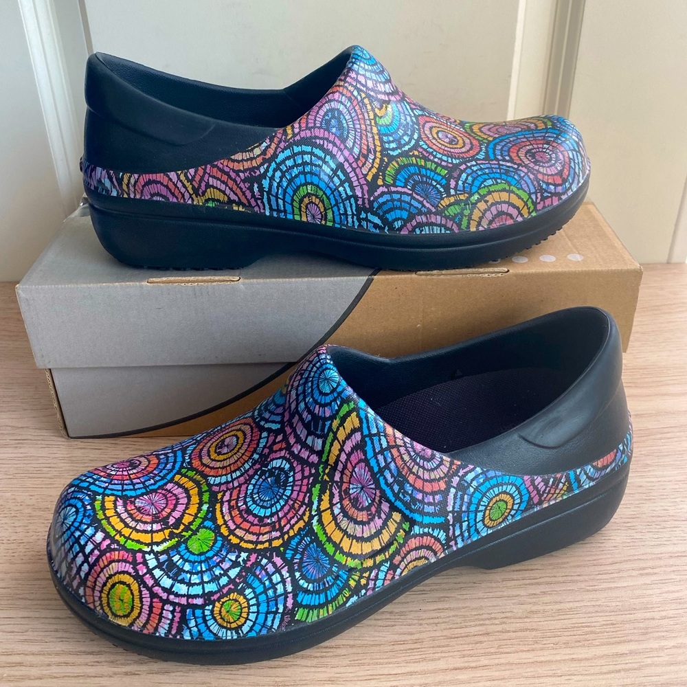 Crocs Neria Pro II Graphic Women Slip On Clogs  - SZ 11
